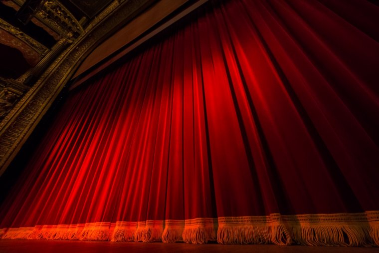 Красный занавес