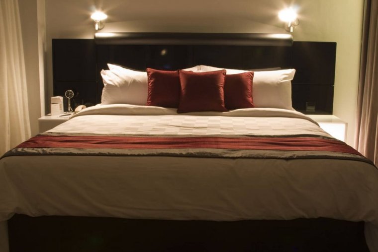 Кровать в спальню