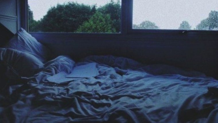 Кровать ночью