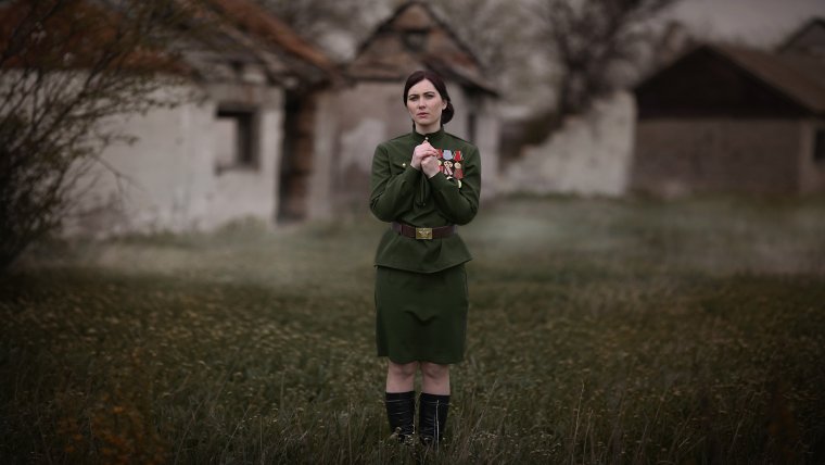 Девушка в гимнастерке