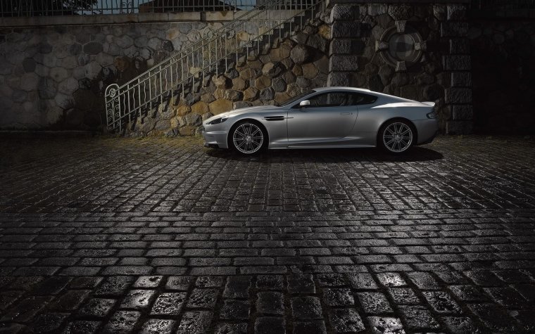 Aston martin dbs