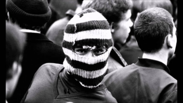 Хулиган в маске