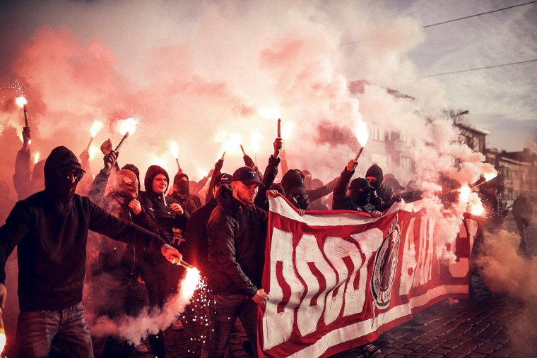 Националисты с фаерами