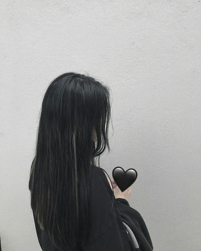 Девушка с темными волосами со спины (50 фото)