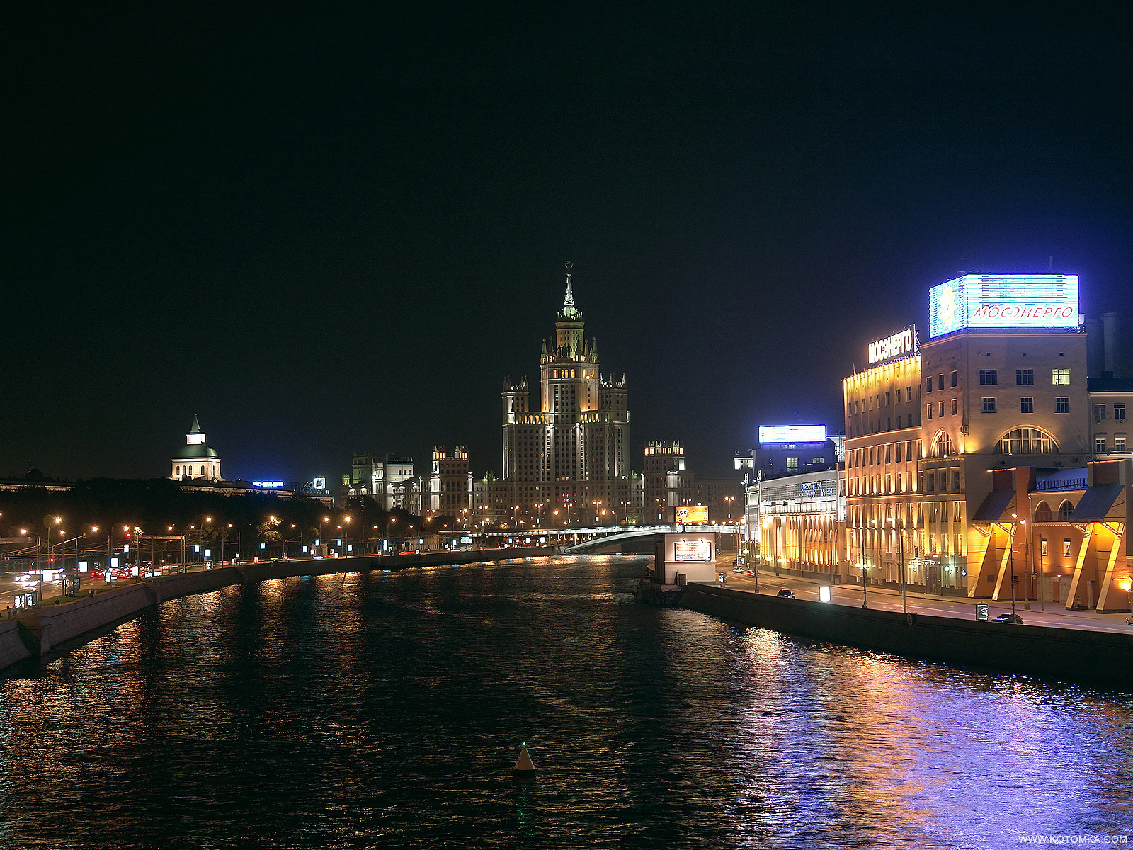 Москва красиво ночью. Москва высотка на Котельнической набережной. Ночная Москва. Вид на ночную Москву. Москва красиво.