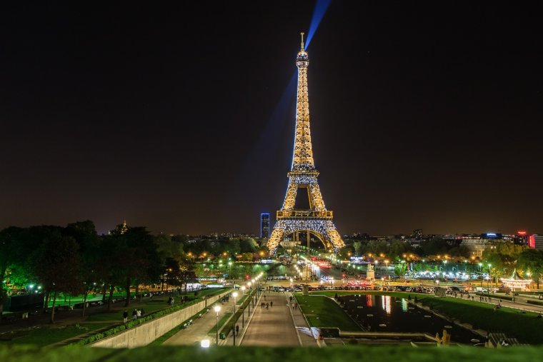 Эйфелева башня ночью (61 фото)