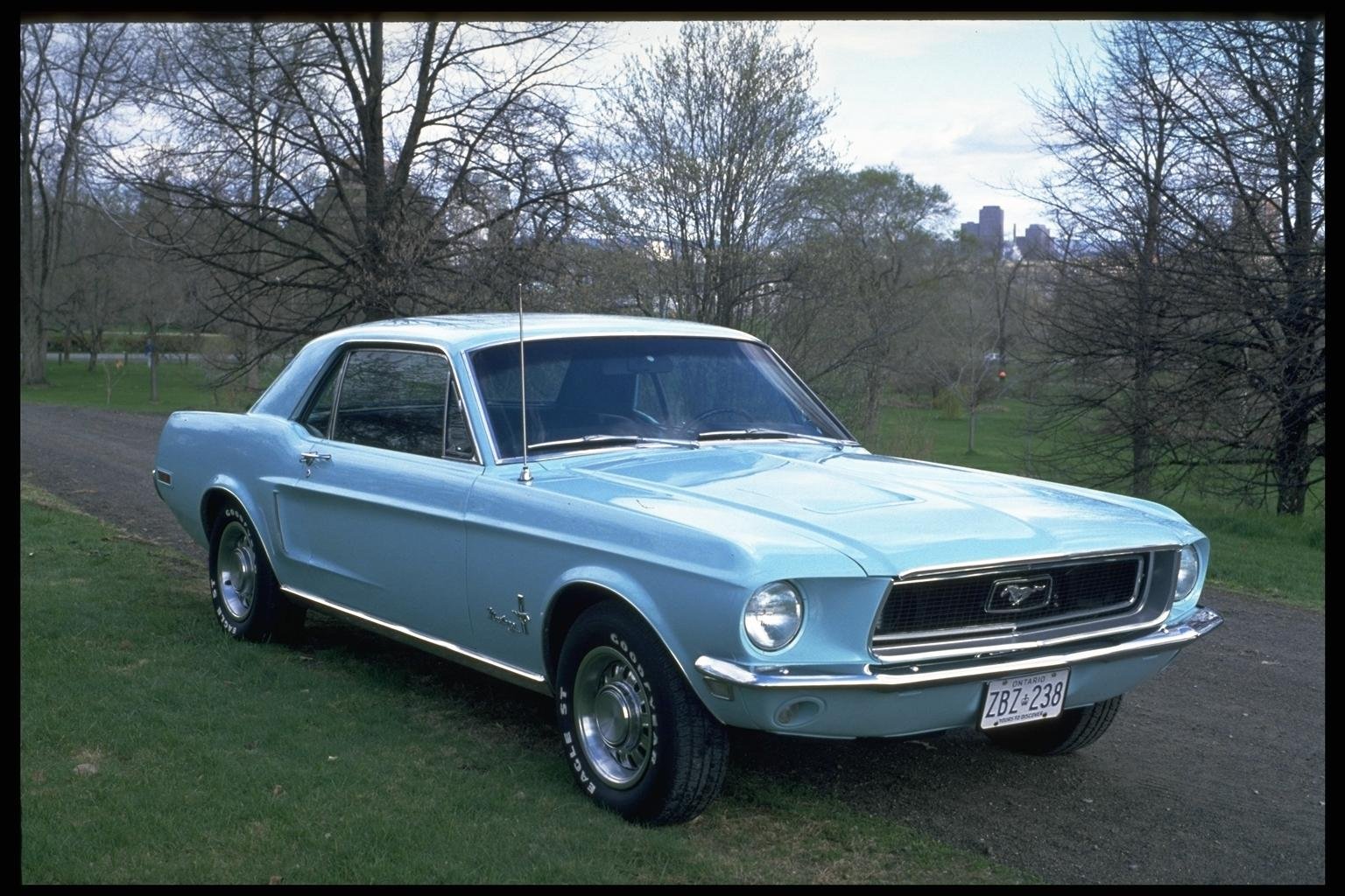 Купить старый форд. Ford Mustang Hardtop 1968. Форд Мустанг 1968 купе. Мустанг старый 1968. Мустанг купе 1968 года.