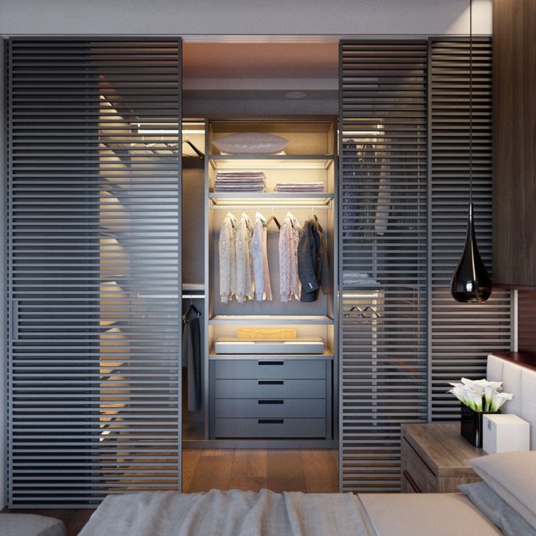 Небольшая спальня с гардеробной