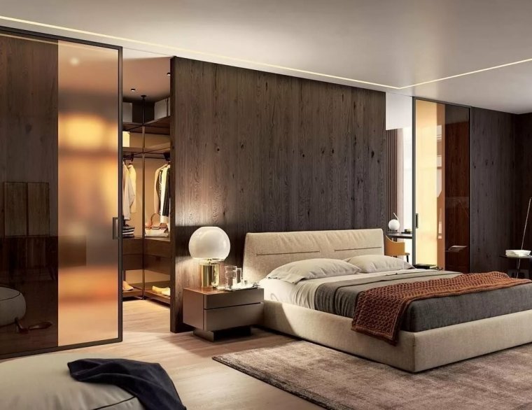 Гардероб за кроватью в спальне