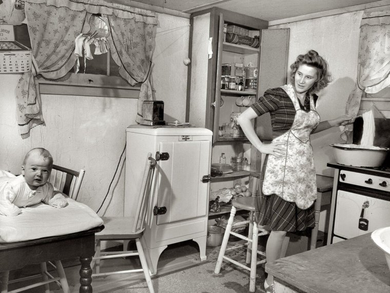 Советская женщина на кухне