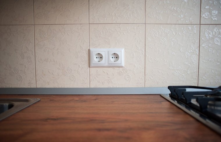 Розетки в кухонной панели