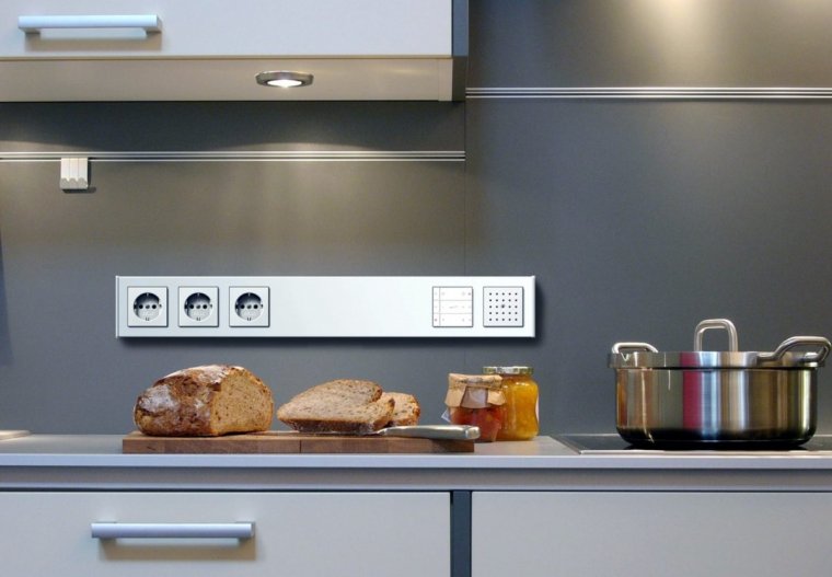 Накладные розетки на фартуке