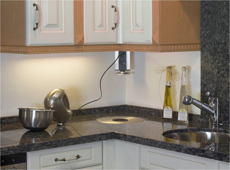 Розетки в кухне над столешницей