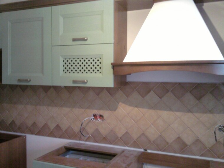 Розетки на кухонном фартуке