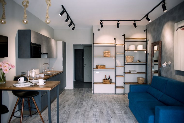 Трековые светильники в квартире студии