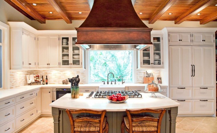 Вытяжка над кухонным островом