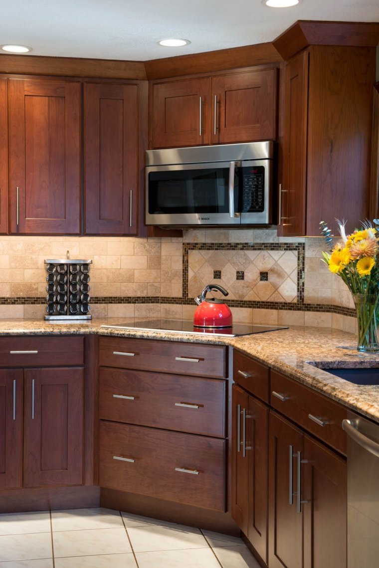 Кухня с угловой варочной панелью