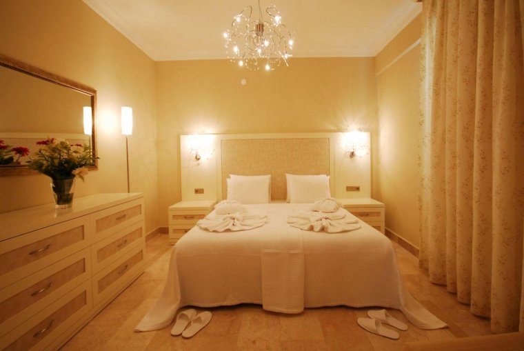 Маленькая кухня с угловой плитой