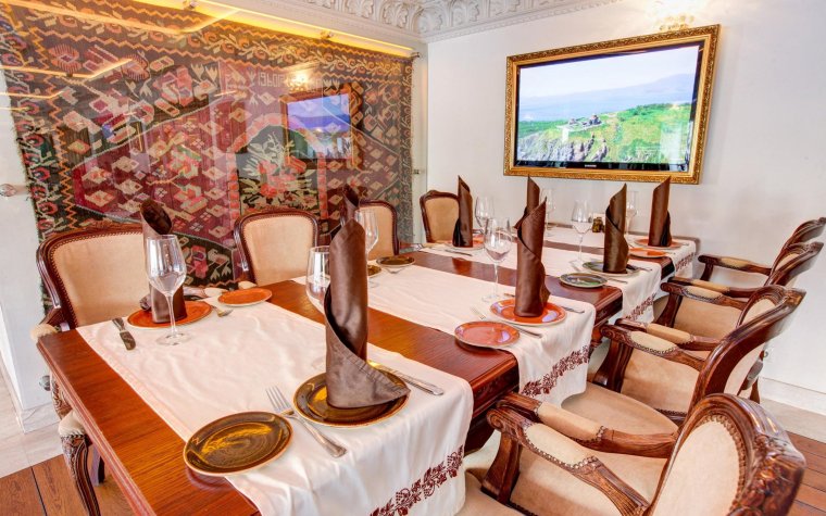 Армянский стол в ресторане