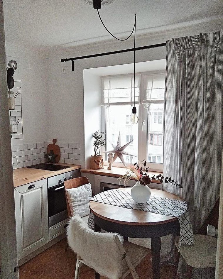 Стол на кухне в хрущевке