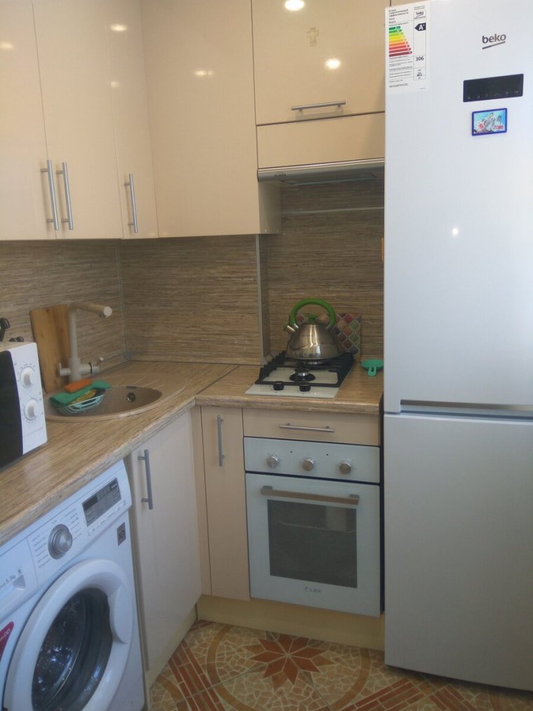 Кухня в хрущевке с холодильником и стиральной машиной и газовой