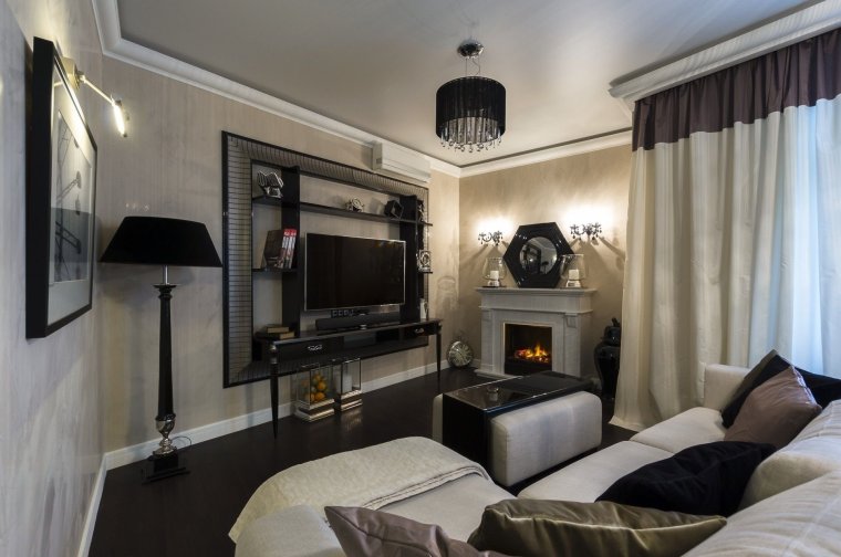 Гостиная в хрущевке с камином и телевизором