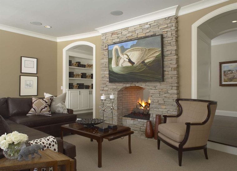 Зал с искусственным камином