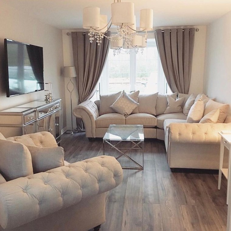 Уютная гостиная в светлых тонах