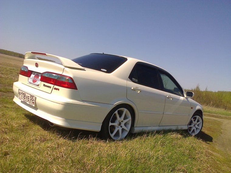 Черный Honda Torneo Мегет