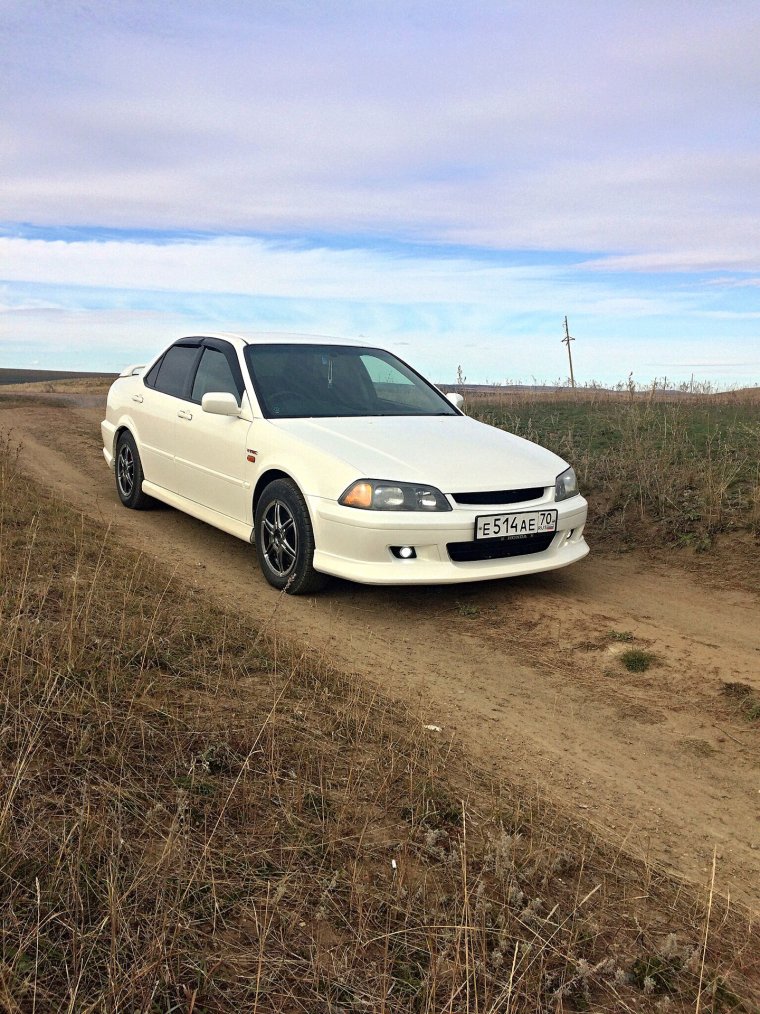 Honda Torneo красный