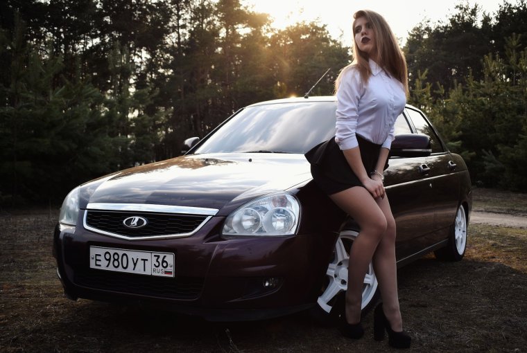 Приора белая седан 2012 года