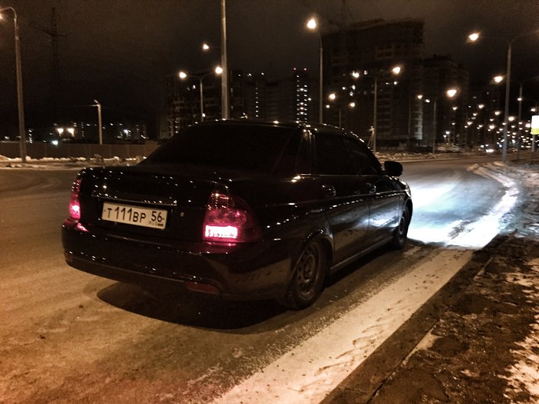Приора черная гос номер 001