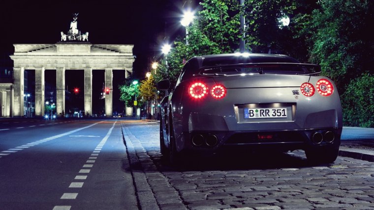 Nissan GTR r35 ночью