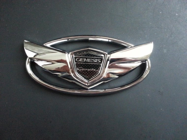 Шильдик Genesis на Hyundai