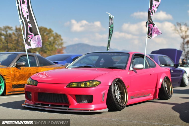 Nissan Silvia s15 розовая