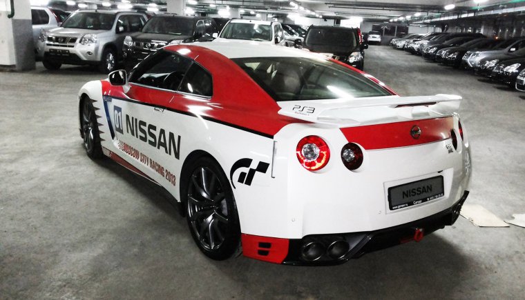 Винилы спортивных машин