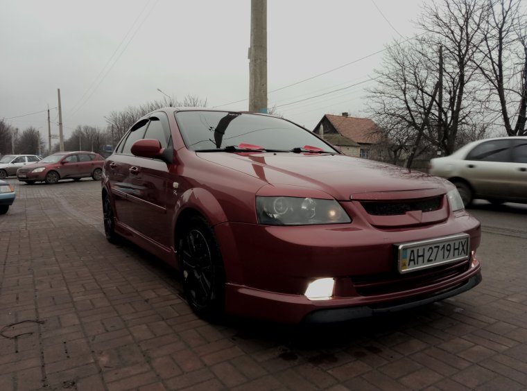 Chevrolet Lacetti красный с черной крышей