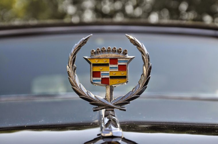 Знак машины с венком