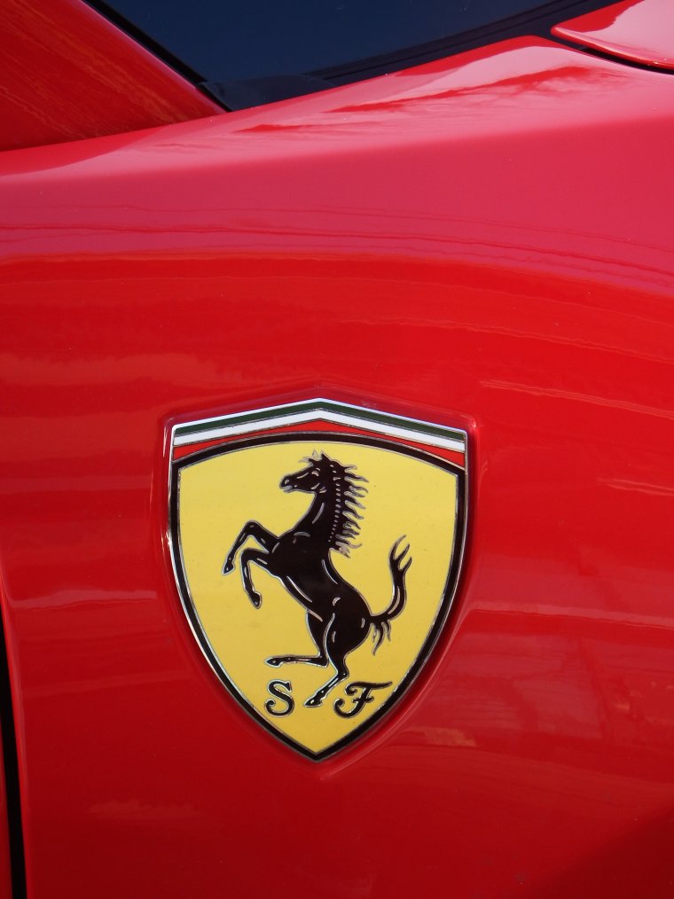 Эмблемы автомобилей Ferrari