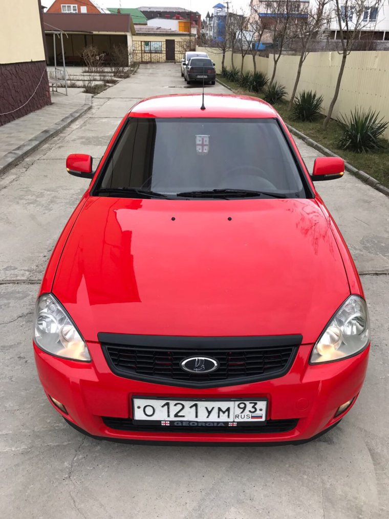 Лада Приора седан красная