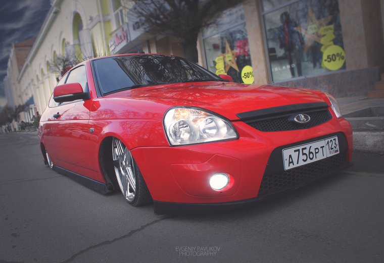 Лада Приора спорт купе красная