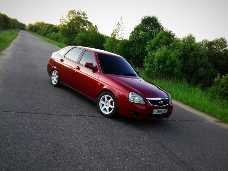 Лада Приора цвет калифорнийский Мак