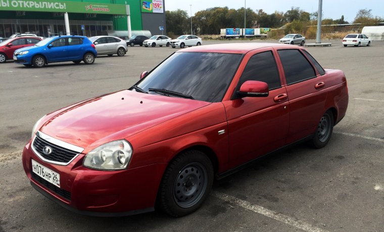 Лада Приора седан красная