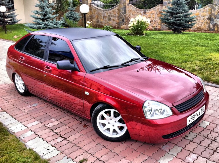 Lada Priora хэтчбек красная