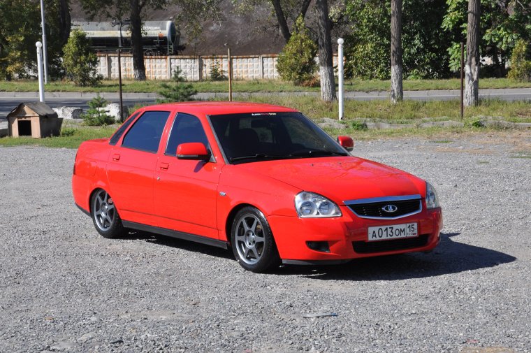 Красная Приора седан