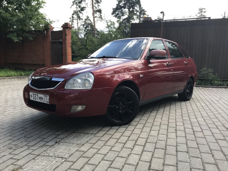 Приора 2 хэтчбек красная