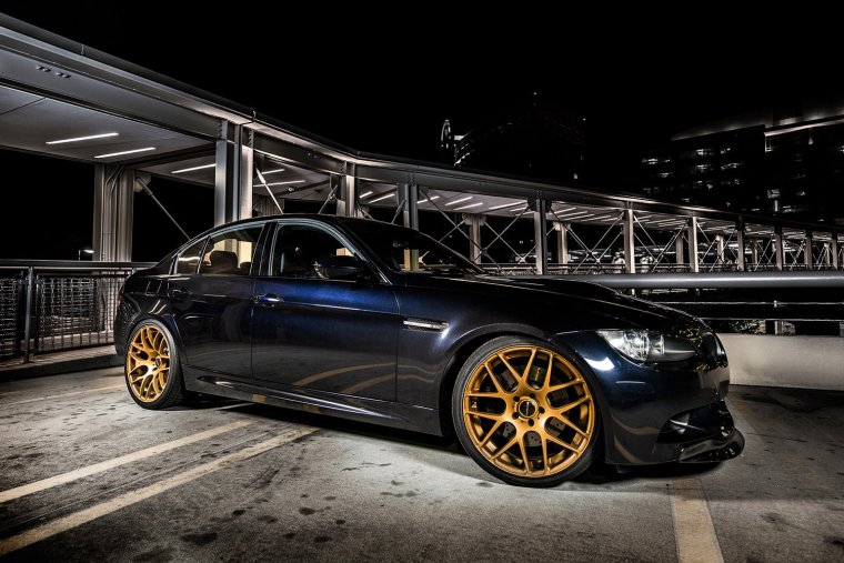 BMW m5 Gold 1920 1080