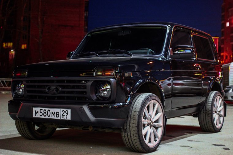 Лада 4x4 Урбан черная