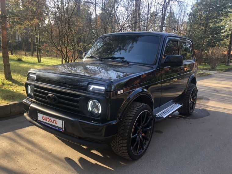 ВАЗ 2121 черная тонированная