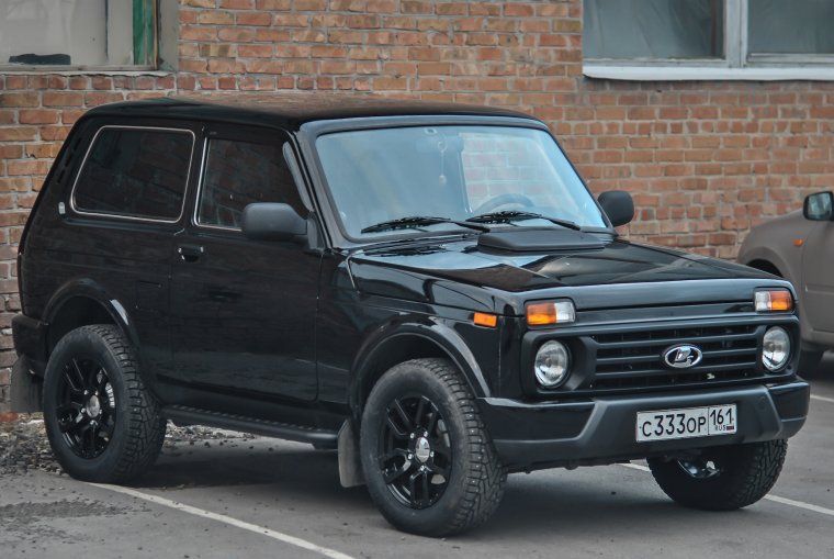 Нива Урбан черная